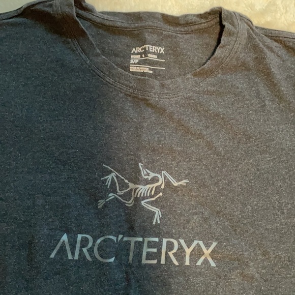 Arc’teryx women’s tee shirt - Picture 2 of 2